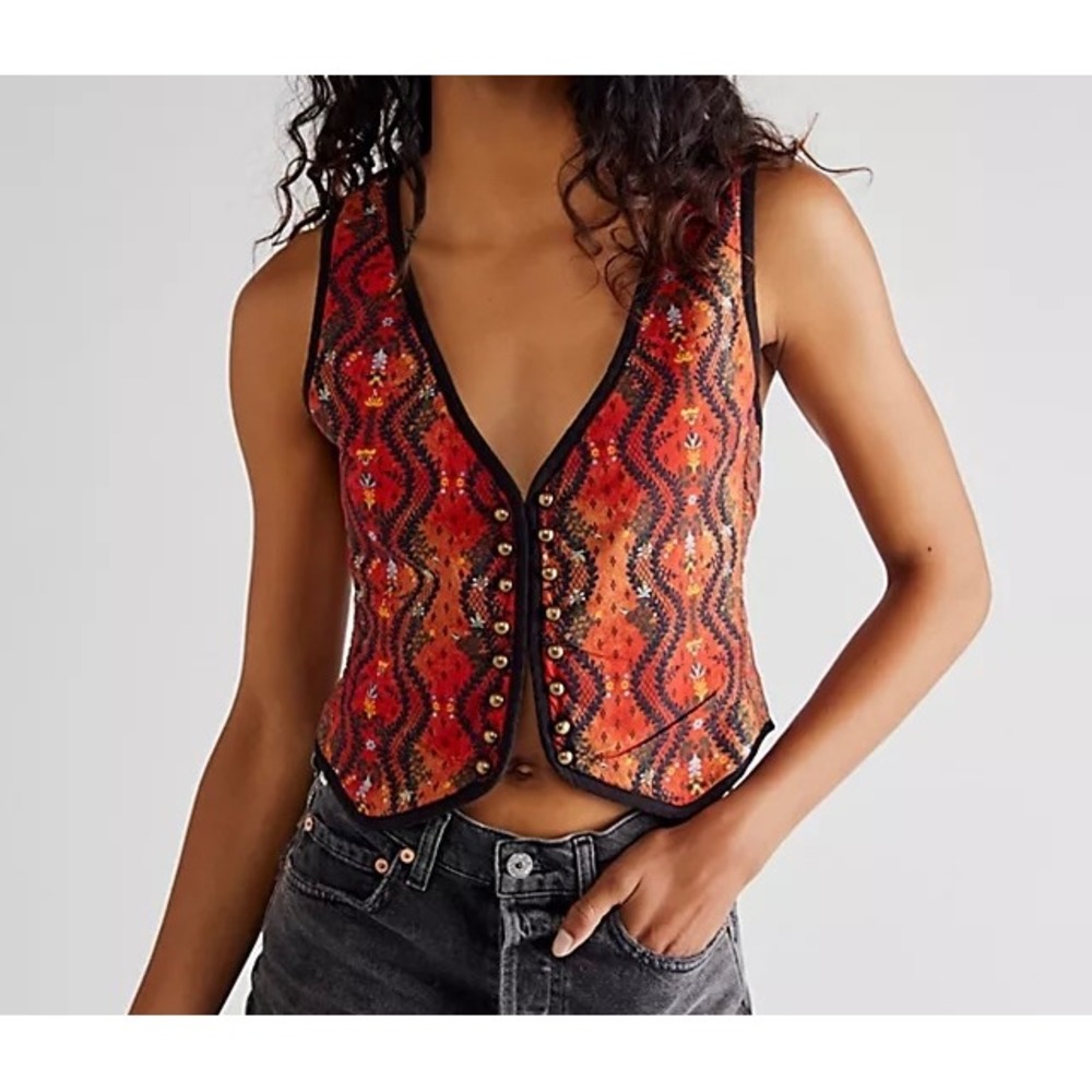 Free People Vest Women's XS Gemini Red and Orange Mixed Print Quilted Cropped